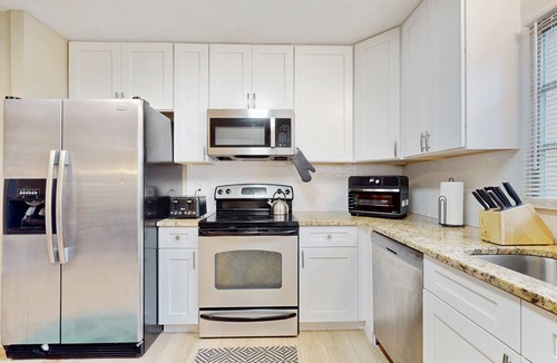 Lakeland House | Charming dog-friendly home with patio, grill, central AC, & W/D