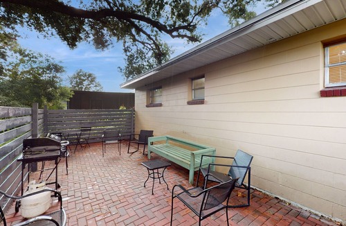 Lakeland House | Charming dog-friendly home with patio, grill, central AC, & W/D