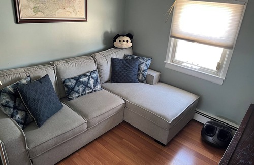 East Farmingdale House | Charming Full House - 2.5 Miles from Bethpage Black-Perfect for Ryder Cup