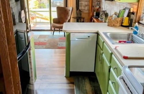 Okeechobee Cabin | Charming Gingerbread Cabin on Lake Okeechobee