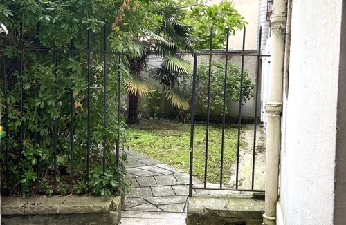 12th Arrondissement Apartment | Charming Golden Gate studio
