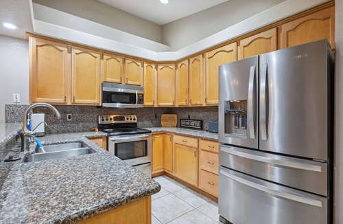 Bullhead City House | Charming Home with River Access and Hot Tub