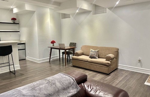 Churchill Meadows Apartment | Charming Nest: Your Cozy Getaway, close to shopping mall and a nearby theatre!