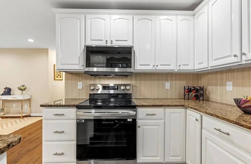 West Hills Cottage | Charming newly renovated 2-bedroom cottage with WiFi, AC,Parking spot Huntington