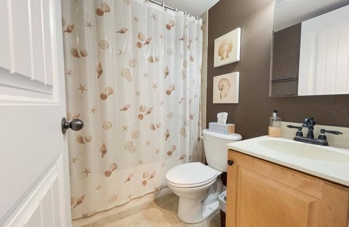 Avalon Condo | Charming poolside BEACHBLOCK condo
