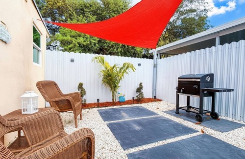 Opa-Locka House | Charming Private Studio - BBQ & Parking Included