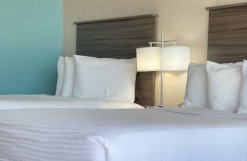 Melbourne Apartment | Charming remodeled award winning hotel featuring 2 room suites.