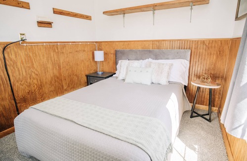 Gaines Cabin | Charming, Renovated Mountain Cabin