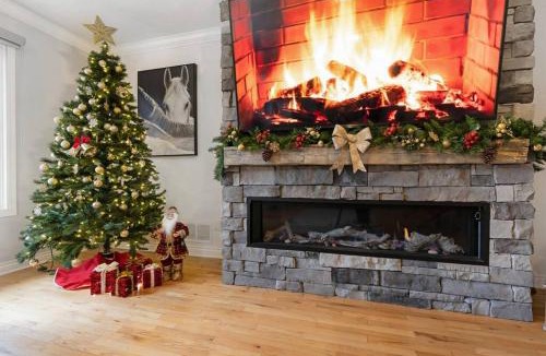 Wasaga Beach Villa | Charming riverside cottage, walk to beach