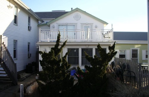 Ortley Beach Cottage | Charming Seaside Park 3-bedroom cottage 1/2 Block From Beach - 21 L Street