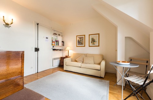 Quartier du Faubourg-Montmartre Apartment | Charming Studio with balcony in the heart of Paris.