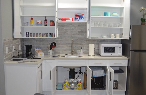 Creekside Apartment | Charming Suite 1B/1B Centrally Located Tampa