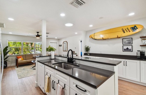 Ocean Ridge House | Charming Sun Drenched 3-bedroom house with WiFi and AC in Boynton Beach