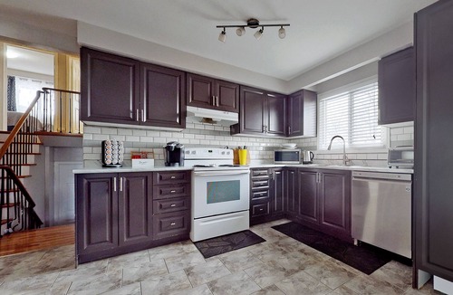 Brampton House | CHARMING THREE BEDROOM FLAT