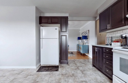 Brampton House | CHARMING THREE BEDROOM FLAT