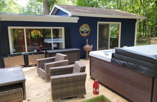 Pymatuning South Cottage | Cheerful 2 Bedroom Cottage with Hot Tub near Lake
