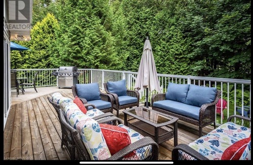 Port Elgin Cottage | Cheerful 3 Bedroom Cottage 2 Minute walk to the Beach on Beautiful Lake Huron