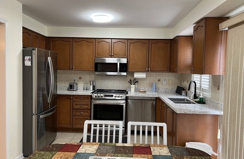 Brampton House | Cheerful 3-Bedroom Home With Free Parking