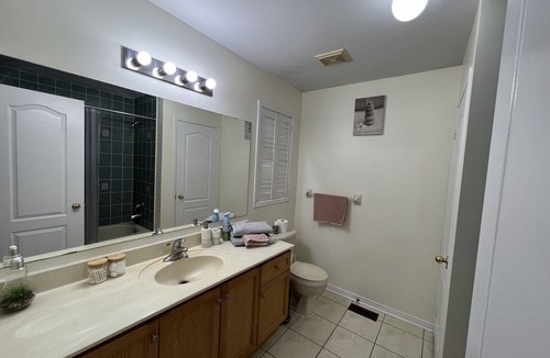 Brampton House | Cheerful 3-Bedroom Home With Free Parking