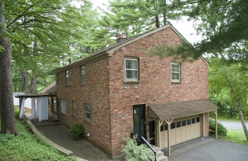 Niskayuna House | Cheerful 4-bedroom home with indoor fireplace