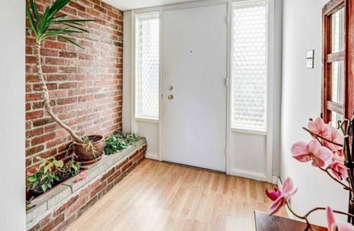 Brampton Villa | Cheerful 4 bedroom home