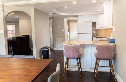 Orient Park House | Cheerful 4 bedroom home with heated pool & lake views