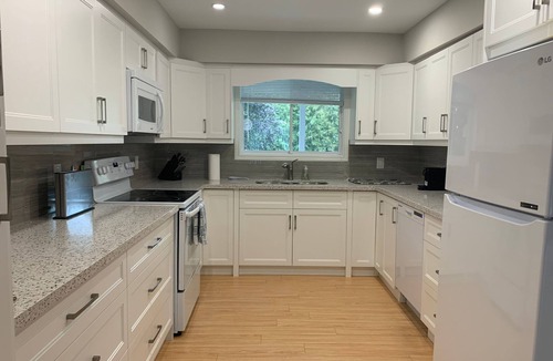 Lagoon City House | Cheerful 4bd waterfront cottage. 1.5h from Toronto