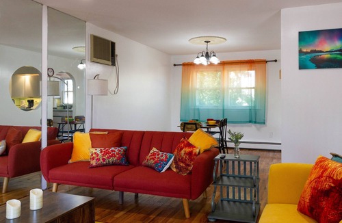 Baldwin House | Cheerful & Beautiful 3-Bedroom Ranch with parking in Baldwin, NY