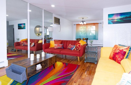 Baldwin House | Cheerful & Beautiful 3-Bedroom Ranch with parking in Baldwin, NY