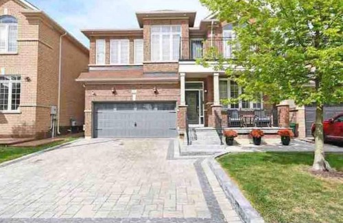 Brampton Villa | Cheerful home Brampton/Toronto