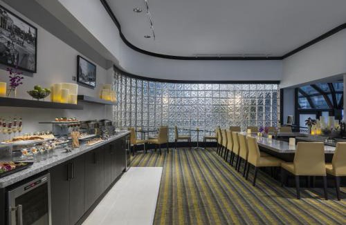 Bay Street Corridor Hotel | Chelsea Hotel Toronto