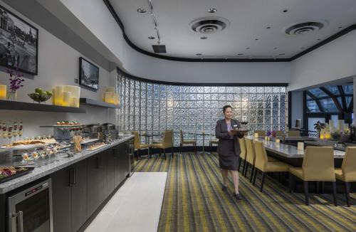 Bay Street Corridor Hotel | Chelsea Hotel Toronto