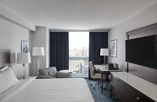 Bay Street Corridor Hotel | Chelsea Hotel, Toronto