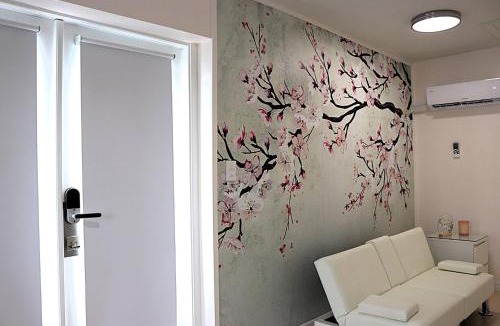 Sulphur Springs House | Cherry Blossom Suite