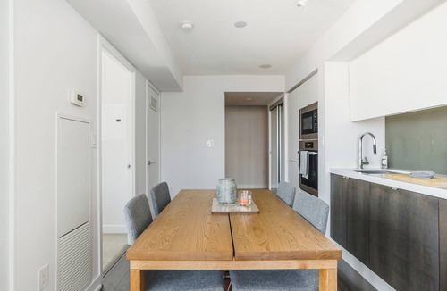 Fort York Hotel | Chic 1-bedroom+Sofabed W/1Bath parking, walk to CN Tower