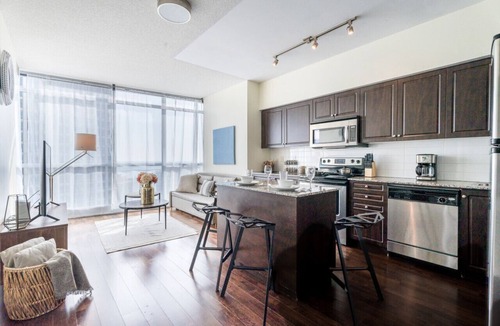 Fort York Condo | Chic 2BR+D Condo w/Lake & CN Tower Views + Parking