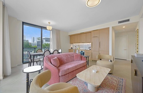 Wynwood Art District Apartment | Chic 2BR + Sofa Bed at Heart of Wyndwood close to FIFA Fan Fest