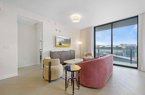 Wynwood Art District Apartment | Chic 2BR + Sofa Bed at Heart of Wyndwood close to FIFA Fan Fest