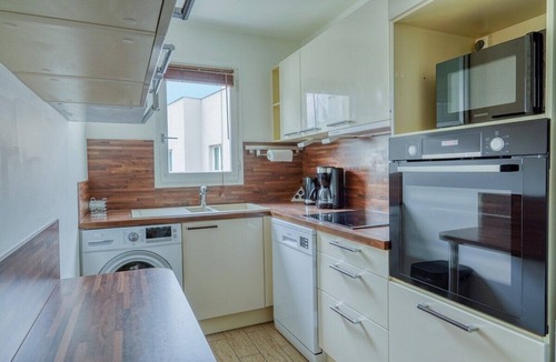 Faubourg de l'Arche Apartment | Chic and spacious apart with parking