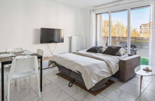 Ivry-port Apartment | Chic apart with balcony near Paris