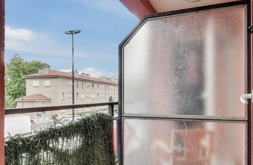 Aubervilliers Apartment | Chic apart with parking near Paris