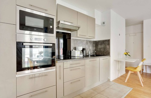 Universite Apartment | Chic apart with parking near Paris