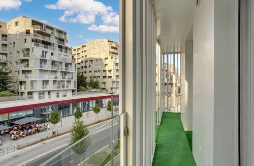 Universite Apartment | Chic apart with parking near Paris