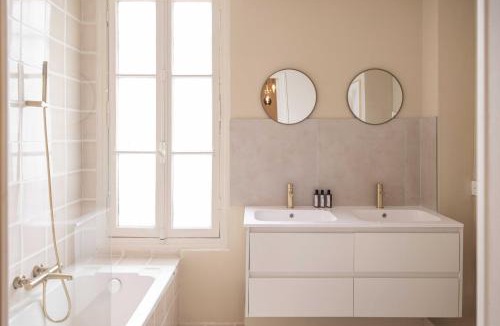 15th Arrondissement Apartment | Chic Apartment - 5BR - 10P - Grenelle - Eiffel Tower