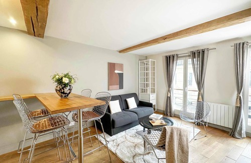 Sorbonne Apartment | Chic Apartment in Notre-Dame de Paris
