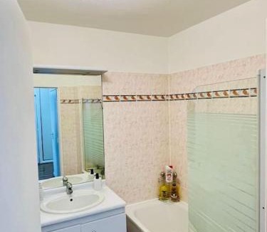 Le Bourget Apartment | Chic Appartement Design et Securise avec parking, Proche Paris I CDG