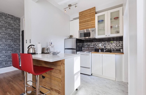 Parkdale Apartment | Chic Boutique Stylish Open concept 1 BR Suite w/Balcony Downtown Toronto