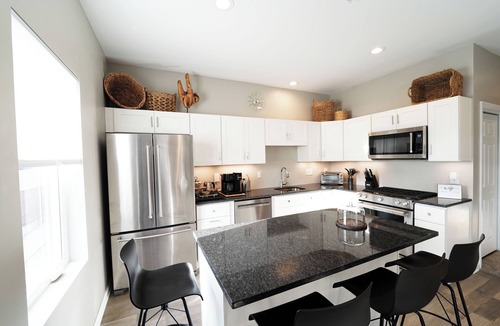 Lower Lawrenceville Condo | Chic Condo/Walk to Restaurants & Bars/Minutes to Pittsburgh/Free Parking