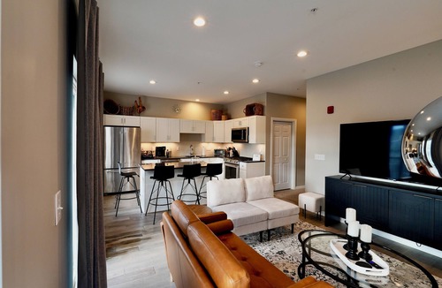 Lower Lawrenceville Condo | Chic Condo/Walk to Restaurants & Bars/Minutes to Pittsburgh/Free Parking