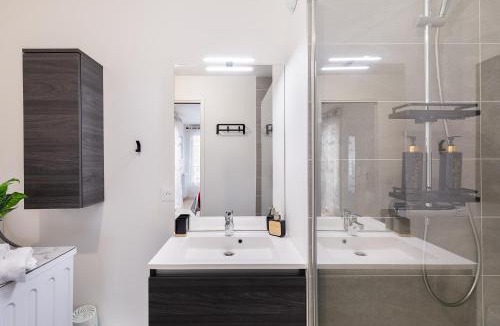 Clichy Apartment | Chic & Cozy Living - Near Heart of Paris